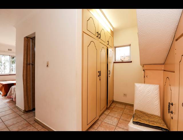 4 BEDROOM HOUSE FOR SALE IN OVERPORT
